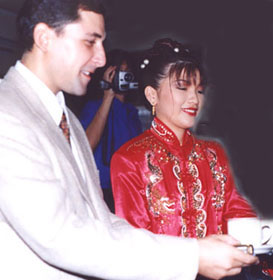 Tea ceremony to Bride's family before leaving the house